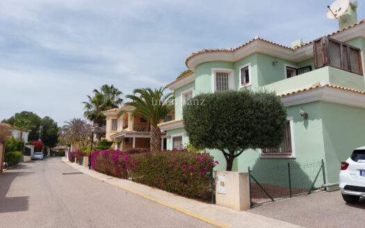 CHALET CON PISCINA