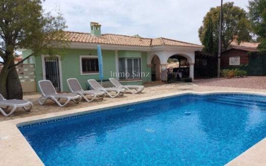 CHALET CON PISCINA