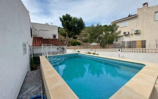 SEMI-DETACHED PROPERTY WITH POOL