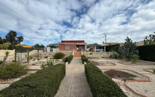 CHALET CON PISCINA EN BUSOT