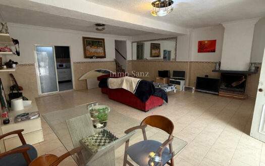 CASA DE PUEBLO EN EL CAMPELLO
