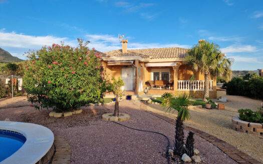 CHALET CON PISCINA