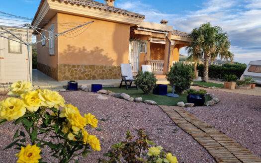 CHALET CON PISCINA