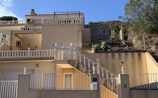 CASA ADOSADA EN CALA D’OR