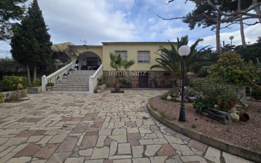 CHALET INDEPENDIENTE EN BUSOT