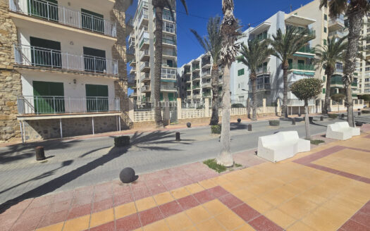 PISO EN PRIMERA LINEA DE PLAYA