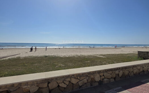 PISO EN PRIMERA LINEA DE PLAYA