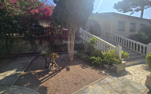 CHALET INDEPENDIENTE EN BUSOT