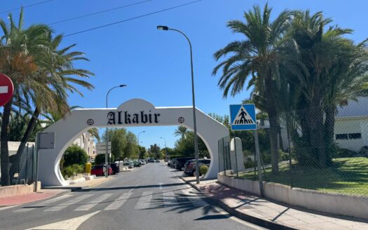 CASA ADOSADA EN URBANIZACIÓN CON PISCINA – EL CAMPELLO