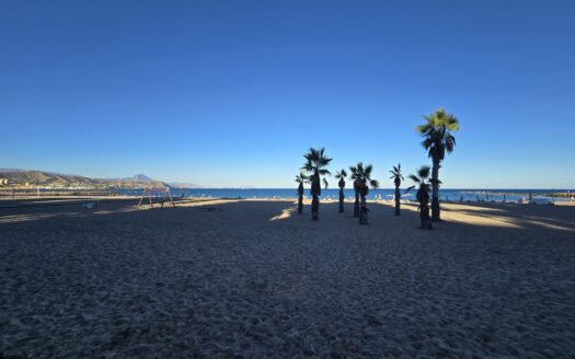 APARTAMENTO REFORMADO EN PRIMERA LÍNEA DE PLAYA EN EL CAMPELLO