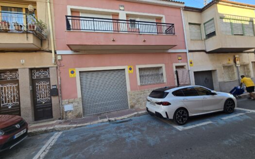 CASA UNIFAMILIAR EN PLENO CENTRO DE EL CAMPELLO – ZONA IGLESIA