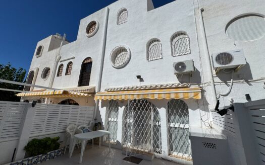 CASA ADOSADA EN URBANIZACIÓN CON PISCINA – EL CAMPELLO