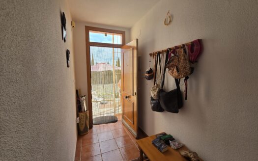 CASA PAREADA CON JARDIN Y VISTAS PANORAMICAS EN AIGUES